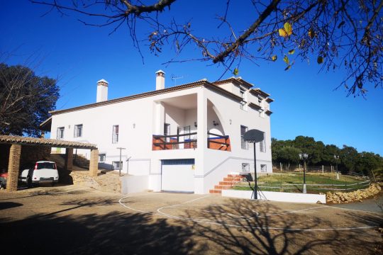 Country house 328m2, 4 Beds, Pool, 10.865ms. 3 km Ronda.