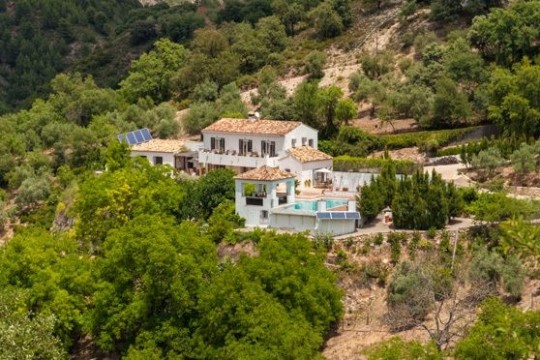 Recently Reduced! Luxury Villa, 238m2, 5 beds, 4 Baths, Pool, 44.000m2 Land