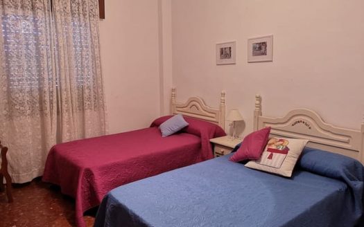 Central Apartment 4 Bedrooms, 2 Bathrooms, Terrace