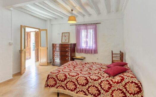 House to Renovate in Gaucín with Great Tourist Potential and Unique Outdoor Spaces