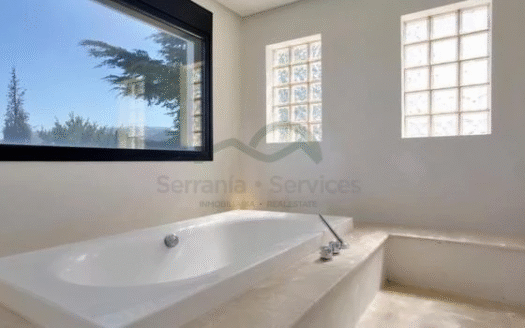 Villa 400m2, Pool, Gym. 4/5 Beds, Gardens