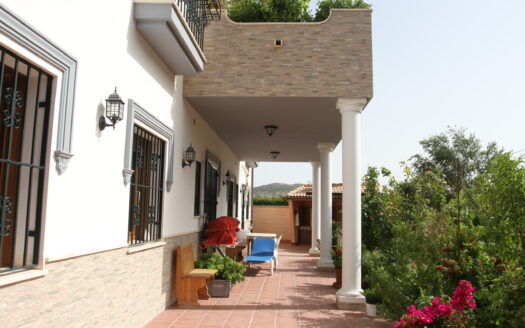 Villa 5 Beds, 4 Baths, Garage, Orchard
