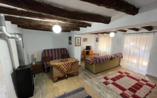 Casa en el centro de Arriate con 3 dormitorios, 1 salón, 1 cocina, 1 terraza y 1 cuarto de baño