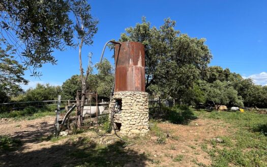 Encantadora finca con piscina y nave- 27.386 m² de tranquilidad