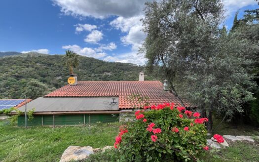 Finca rural en Genalguacil piscina y vistas a la montaña