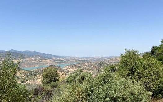 Gran Finca con Vistas Espectaculares en El Gastor – 22.437 m² de Naturaleza y Potencial