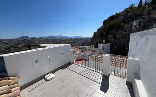 Casa tradicional en Olvera con patio y terraza privada