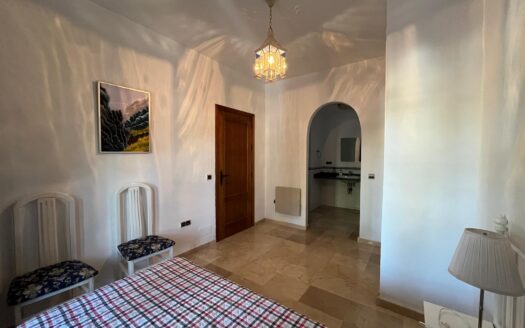 Exclusiva finca con piscina, pista de tenis y amplias instalaciones