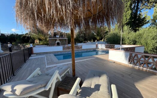 Exclusiva finca con piscina, pista de tenis y amplias instalaciones