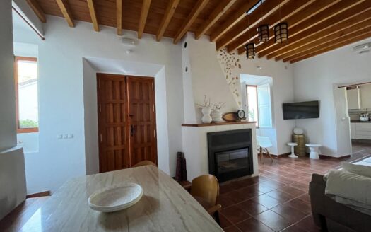 Finca Rústica con Vivienda Tradicional y Gran Extensión de Terreno en Júzcar