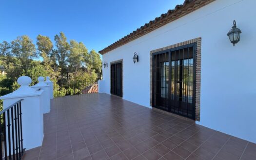 Exclusiva finca con piscina, pista de tenis y amplias instalaciones