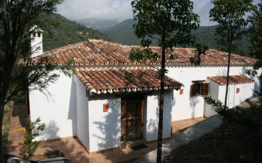 Finca rústica en Jubrique con casa principal y de invitados