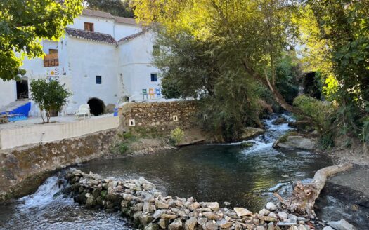 Finca Rústica con Vivienda Tradicional y Gran Extensión de Terreno en Júzcar