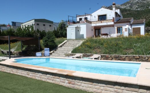 Casa de Campo con Licencia de Alquiler Turístico y Vistas a la Montaña