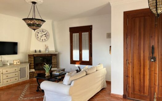 Acogedora casa rural con piscina y alta rentabilidad turística en la Sierra de Grazalema