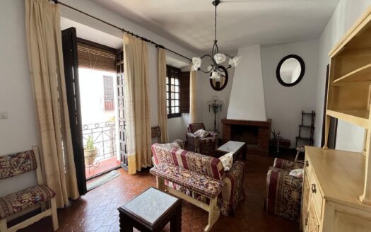 Elegante casa en el casco antiguo de Ronda con 4 habitaciones, 3 baños, terraza y chimenea