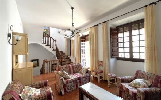 Elegante casa en el casco antiguo de Ronda con 4 habitaciones, 3 baños, terraza y chimenea
