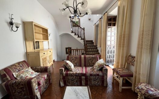 Elegante casa en el casco antiguo de Ronda con 4 habitaciones, 3 baños, terraza y chimenea