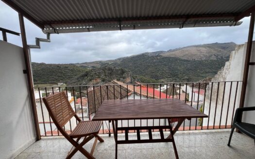 Casa con Impresionantes Vistas a la Montaña en Benaoján