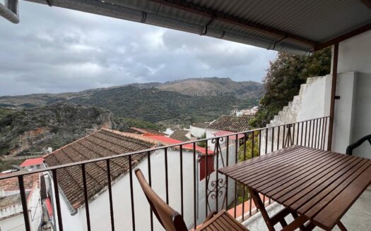 Casa con Impresionantes Vistas a la Montaña en Benaoján