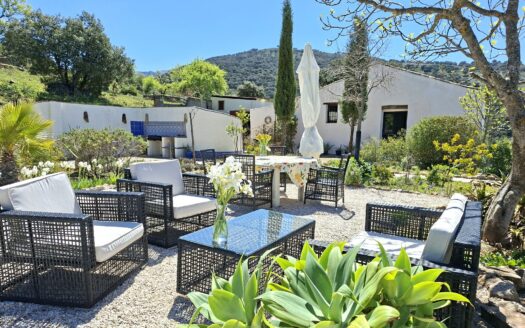 Finca con vivienda de 120 m² situada en un entorno tranquilo y natural.