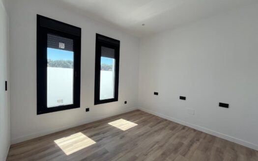 Vivienda a estrenar con tres dormitorios y piscina