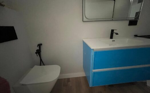 Vivienda a estrenar con tres dormitorios y piscina