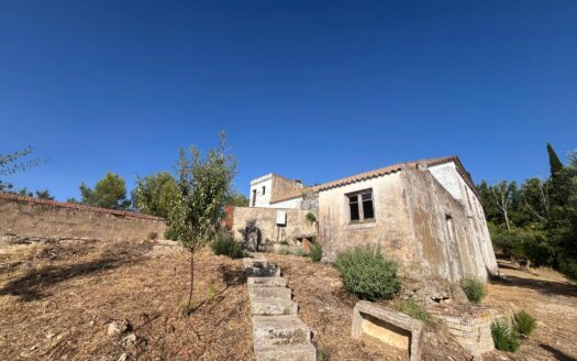 Finca rústica de 56.112 m² con cortijo, olivar, pozo y magníficas vistas