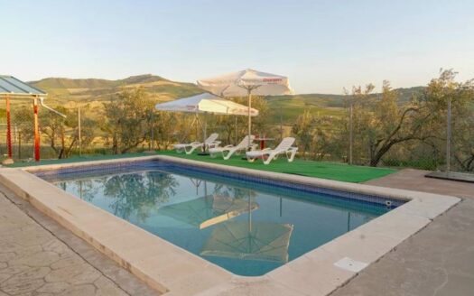 Casa Rural con Piscina Privada en un Entorno Natural