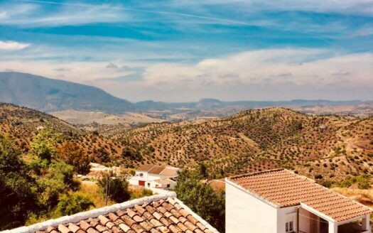 Casa de pueblo con vistas en El Gastor