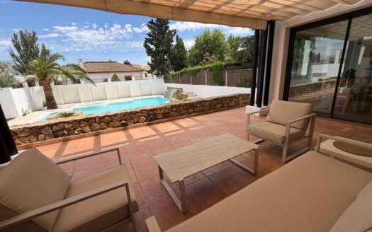 Exclusiva villa pareada de 400 m² con piscina climatizada