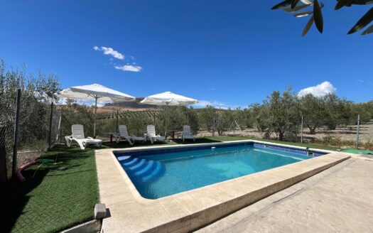 Casa Rural con Piscina Privada en un Entorno Natural