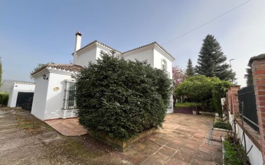 Amplia vivienda de dos plantas con excelentes zonas comunes