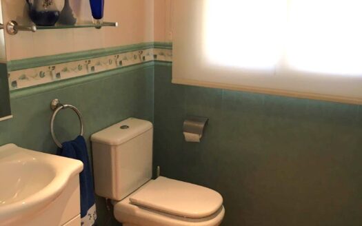 Chalet familiar con 6 dormitorios y piscina en urbanización privada