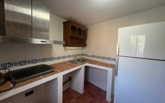 Finca Independiente con Dos Viviendas, Piscina y Autosuficiencia Energética
